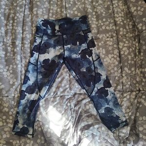 ZYIA blue floral crop bottoms with pockets